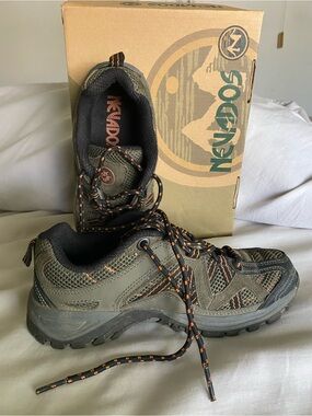 Nevados youth Olive Green Hiking Boots with Black & Orange Accents